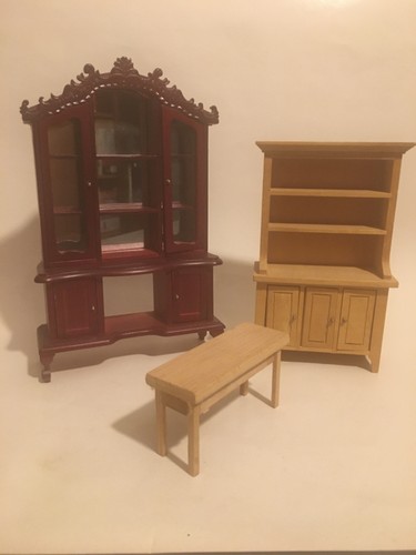 Mobili per casa delle bambole