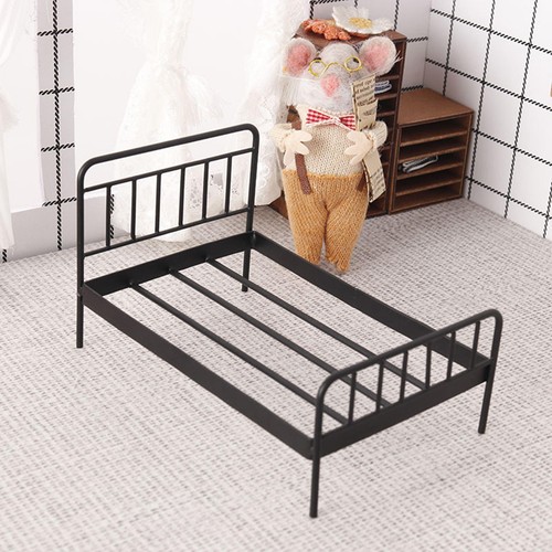 Letto per casa delle bambole