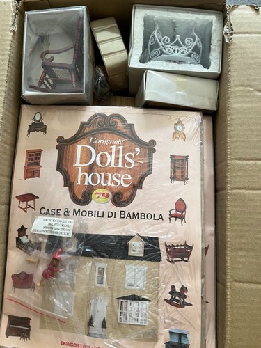 Deagostini dolls house case - dolls',
