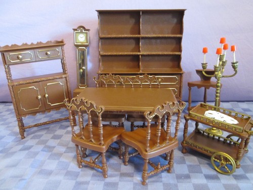 Casa delle bambole - casa, mobili